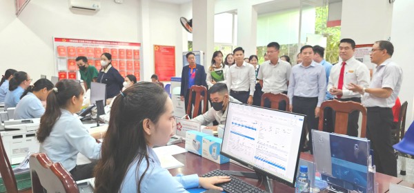 Xã Củ Chi ra mắt mô hình 'Một cửa kinh doanh số' hỗ trợ người dân Xã Củ Chi ra mắt mô hình 'Một cửa kinh doanh số' hỗ trợ người dân