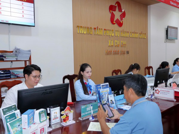 Xã Củ Chi ra mắt mô hình 'Một cửa kinh doanh số' hỗ trợ người dân Xã Củ Chi ra mắt mô hình 'Một cửa kinh doanh số' hỗ trợ người dân