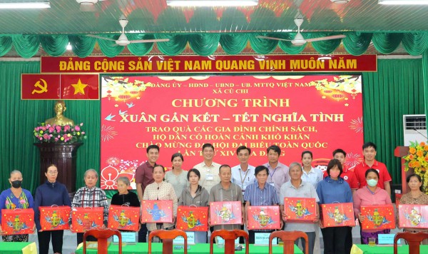 Xã Củ Chi tổ chức chương trình vui xuân, chăm lo gia đình chính sách Xã Củ Chi tổ chức chương trình vui xuân, chăm lo gia đình chính sách