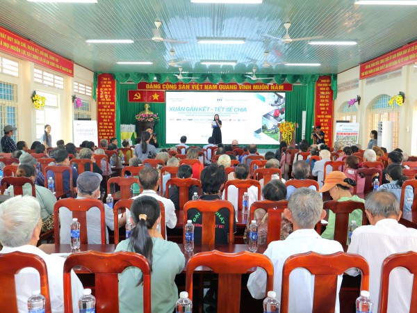 Xã Củ Chi tổ chức trao quà tết cho các hộ dân khó khăn Xã Củ Chi tổ chức trao quà tết cho các hộ dân khó khăn