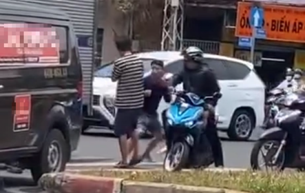 Xác minh clip 2 tài xế xô xát chảy máu đầu ở TP.HCM