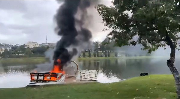 Xác minh vụ cháy trên cầu chữ Y ở hồ Xuân Hương Xác minh vụ cháy trên cầu chữ Y ở hồ Xuân Hương