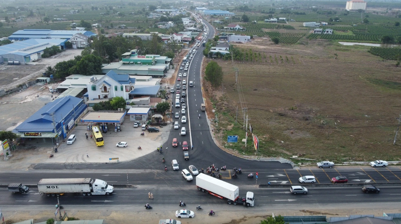 Xây cầu vượt QL1 ở nút giao Ba Bàu vào cao tốc Phan Thiết - Dầu Giây