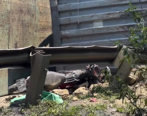 Xe đầu kéo va chạm xe máy trên đường Hồ Chí Minh, nam sinh bị thương nặng