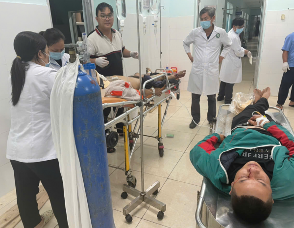 Xe giường nằm bị nạn lúc rạng sáng trên cao tốc Phan Thiết - Dầu Giây