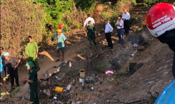 Xe khách lao xuống vực, 4 người chết, nhiều người bị thương