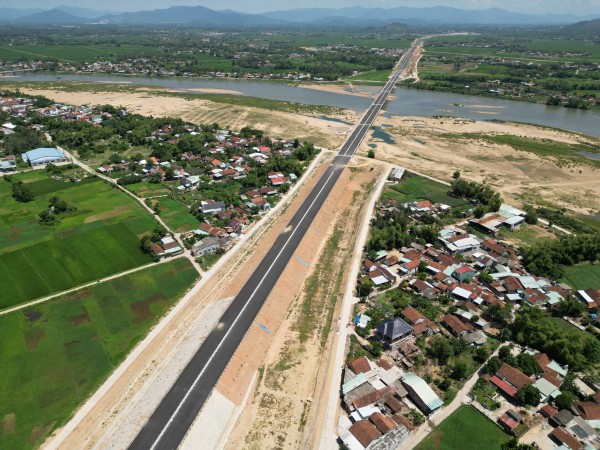 Xem xét đề xuất cắm biển bảo hành trên cao tốc của Tập đoàn Sơn Hải Xem xét đề xuất cắm biển bảo hành trên cao tốc của Tập đoàn Sơn Hải