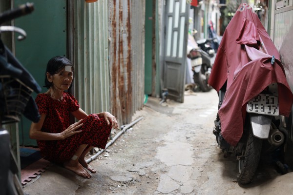 Xóm ve chai ở TP.HCM: Mong bữa cơm no ngày tết