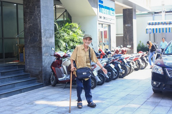 'Xóm vé số xứ Nẫu' ở TP.HCM: Nhận gần 100 triệu đồng, nhiều người bật khóc 'Xóm vé số xứ Nẫu' ở TP.HCM: Nhận gần 100 triệu đồng, nhiều người bật khóc