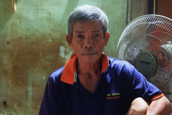 'Xóm vé số xứ Nẫu' ở TP.HCM: Nhận gần 100 triệu đồng, nhiều người bật khóc 'Xóm vé số xứ Nẫu' ở TP.HCM: Nhận gần 100 triệu đồng, nhiều người bật khóc