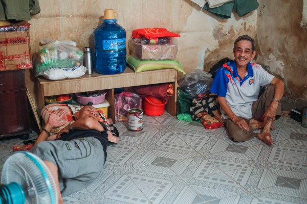 'Xóm vé số xứ Nẫu' ở TP.HCM: Tằn tiện cả năm, tết không đủ tiền về quê