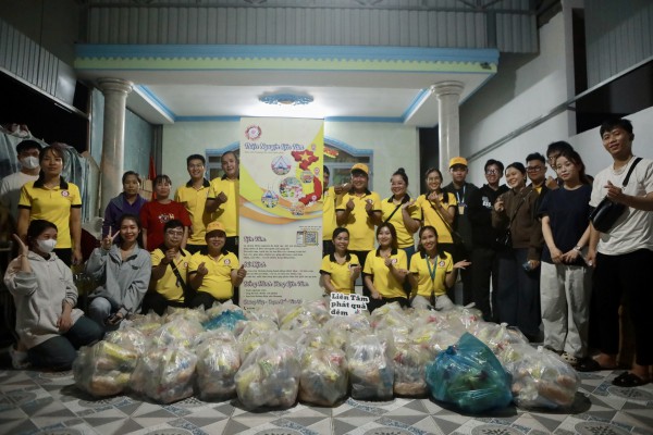 Xót cảnh người chết cuộn chiếu, cô gái trẻ làm dự án tặng áo quan