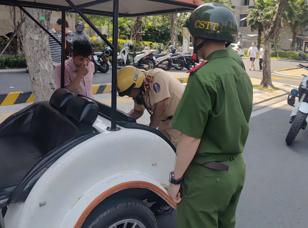 Xử lý xe điện du lịch '3 không' tự ý chở khách trong khu dân cư ở TP.HCM