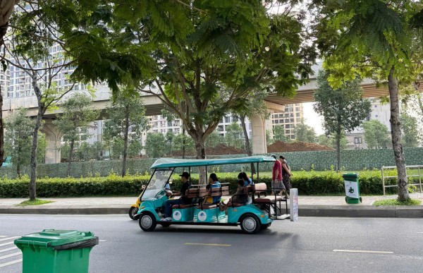 Xử lý xe điện du lịch '3 không' tự ý chở khách trong khu dân cư ở TP.HCM