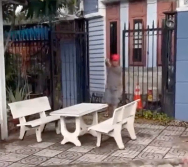 Xử phạt nhóm người ngang nhiên giăng lưới giữa đường đánh cầu lông ở TP.HCM Xử phạt nhóm người ngang nhiên giăng lưới giữa đường đánh cầu lông ở TP.HCM