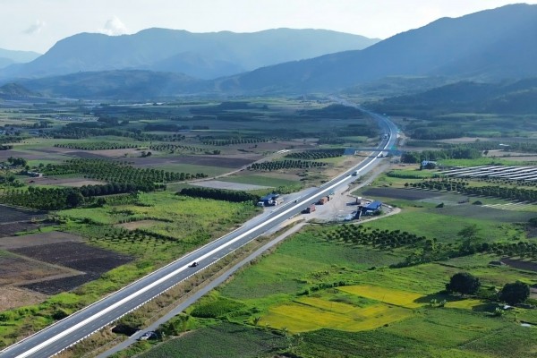 Yêu cầu hoàn thành 2 trạm dừng nghỉ cao tốc tại Khánh Hòa trước ngày 1.1.2026