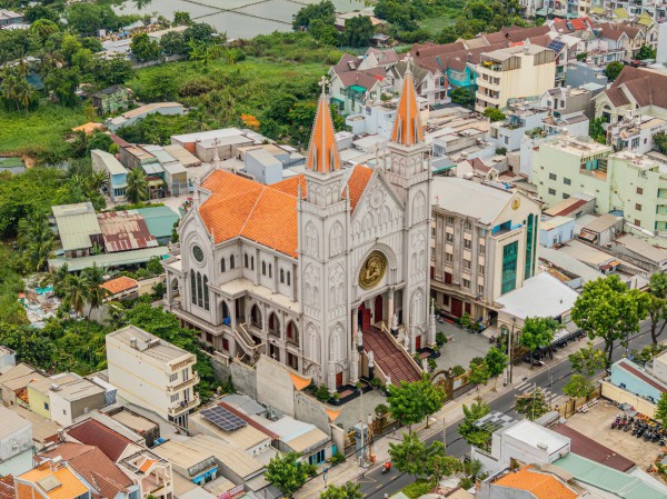 Ấn tượng nhà thờ Bình Thuận bên dòng kênh Đôi ở TP.HCM Ấn tượng nhà thờ Bình Thuận bên dòng kênh Đôi ở TP.HCM