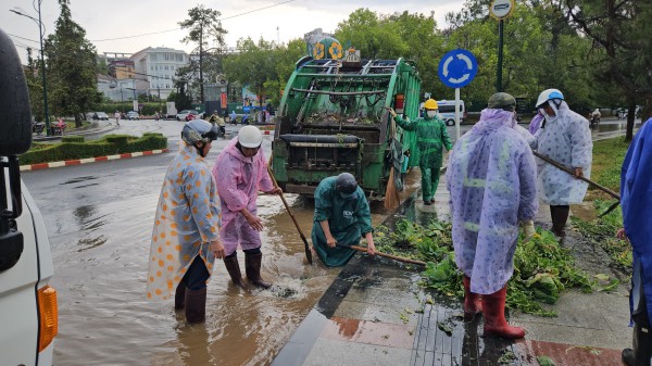 Đà Lạt: Khẩn trương khắc phục sạt lở trên đèo Prenn sau mưa lớn