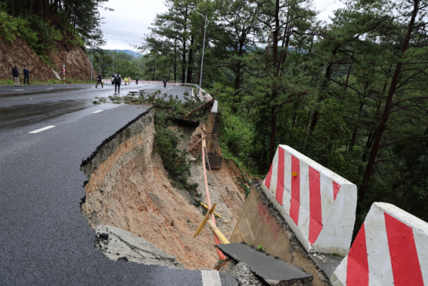 Đà Lạt bị sạt lở 'bao vây', giải pháp ATGT nào cho phố ngàn hoa?