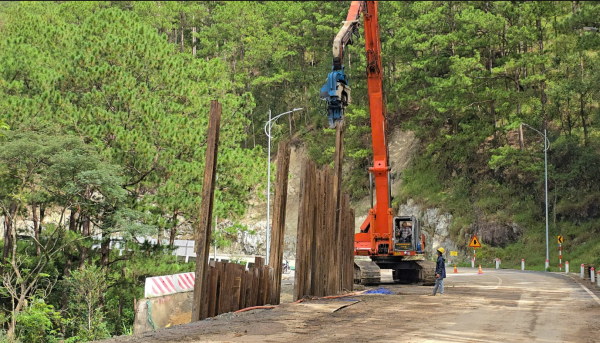 Đà Lạt bị sạt lở 'bao vây', giải pháp ATGT nào cho phố ngàn hoa?