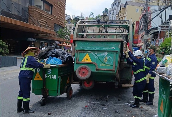 Đà Lạt gấp rút huy động 200 công nhân xử lý rác ùn ứ Đà Lạt gấp rút huy động 200 công nhân xử lý rác ùn ứ