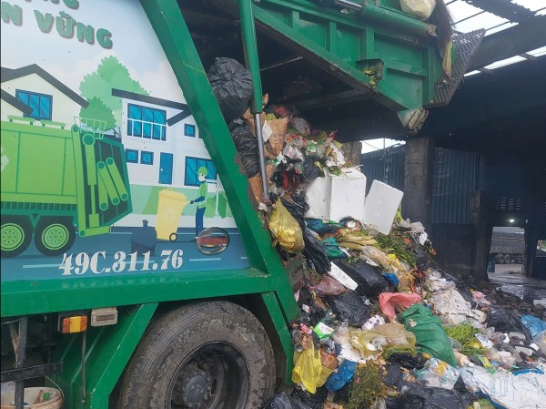 Đà Lạt gấp rút huy động 200 công nhân xử lý rác ùn ứ Đà Lạt gấp rút huy động 200 công nhân xử lý rác ùn ứ