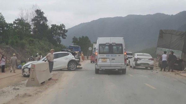 Đà Nẵng: 11 ô tô tai nạn liên hoàn trên cao tốc La Sơn - Hòa Liên Đà Nẵng: 11 ô tô tai nạn liên hoàn trên cao tốc La Sơn - Hòa Liên