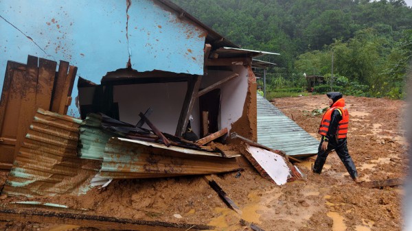 Đà Nẵng: Bổ sung 200 tỉ đồng vốn vay cho người dân thiệt hại do mưa lũ Đà Nẵng: Bổ sung 200 tỉ đồng vốn vay cho người dân thiệt hại do mưa lũ