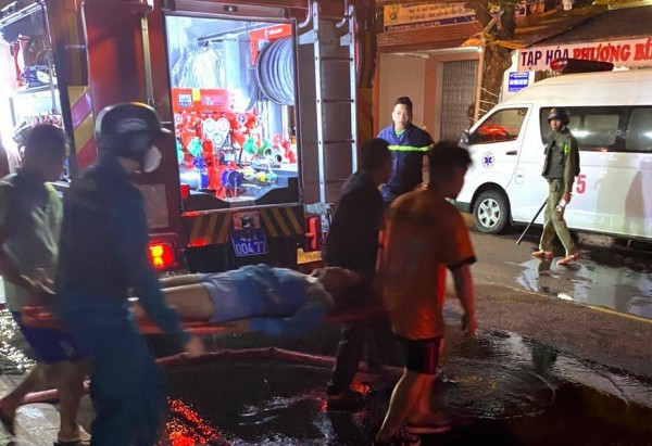 Đà Nẵng: Cứu hai người dân bị ngạt khói, bất tỉnh trong đám cháy nhà