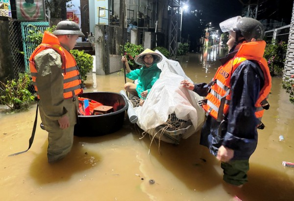 Đà Nẵng: Hàng nghìn hộ dân rốn lũ Thượng Đức đang bị cô lập Đà Nẵng: Hàng nghìn hộ dân rốn lũ Thượng Đức đang bị cô lập