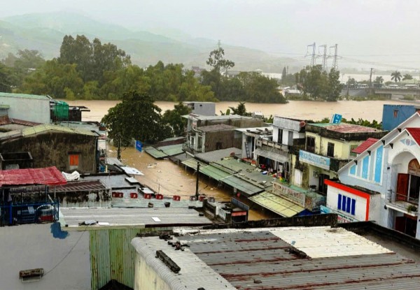 Đà Nẵng: Hàng nghìn hộ dân rốn lũ Thượng Đức đang bị cô lập Đà Nẵng: Hàng nghìn hộ dân rốn lũ Thượng Đức đang bị cô lập