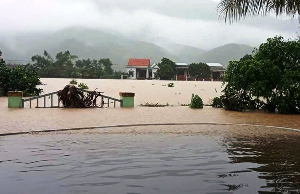 Đà Nẵng: Hàng nghìn hộ dân rốn lũ Thượng Đức đang bị cô lập Đà Nẵng: Hàng nghìn hộ dân rốn lũ Thượng Đức đang bị cô lập