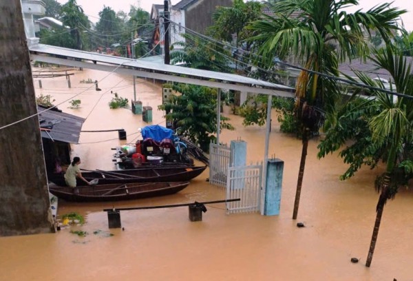 Đà Nẵng: Hàng nghìn hộ dân rốn lũ Thượng Đức đang bị cô lập Đà Nẵng: Hàng nghìn hộ dân rốn lũ Thượng Đức đang bị cô lập