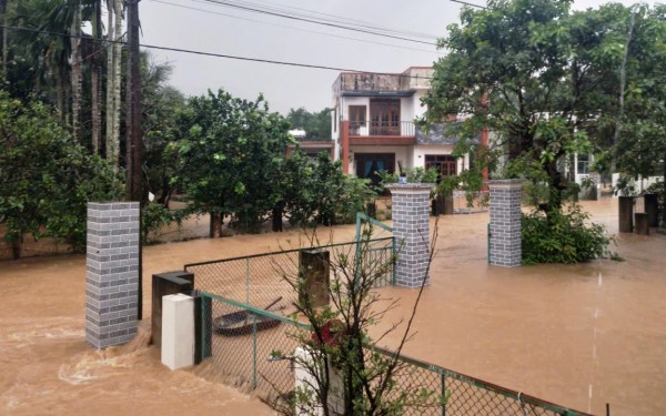 Đà Nẵng: Hàng nghìn hộ dân rốn lũ Thượng Đức đang bị cô lập Đà Nẵng: Hàng nghìn hộ dân rốn lũ Thượng Đức đang bị cô lập