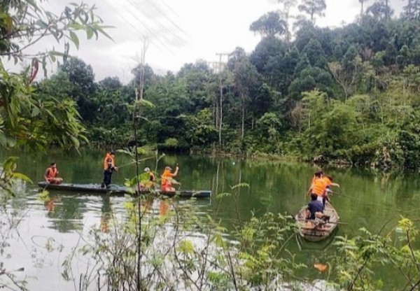 Đà Nẵng: Lật ghe trên sông Nước Xa, cứu được 6 người, 1 người tử vong