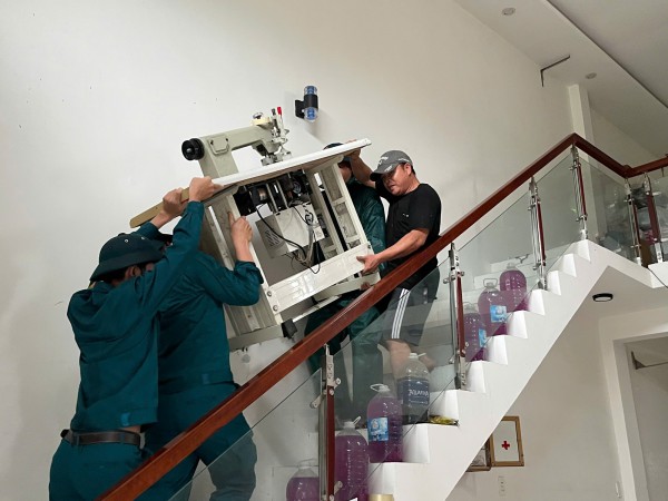 Đà Nẵng: Người dân 'rốn lũ' Mẹ Suốt lo lắng rời nhà, mong mưa lũ bão số 12 nhẹ qua