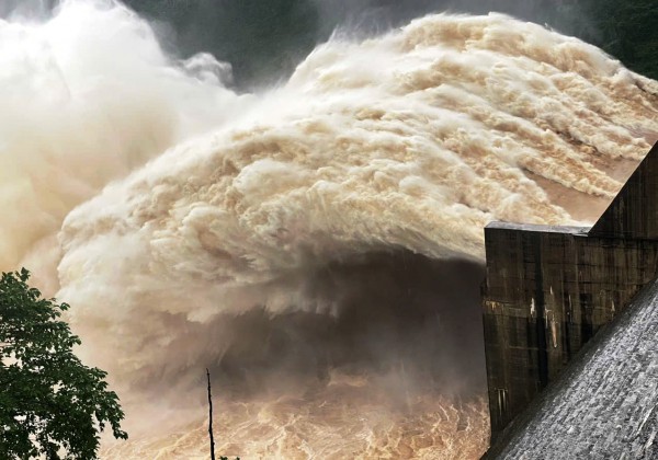 Đà Nẵng: Nước sông dâng trở lại do mưa lớn cùng với loạt thủy điện xả lũ Đà Nẵng: Nước sông dâng trở lại do mưa lớn cùng với loạt thủy điện xả lũ