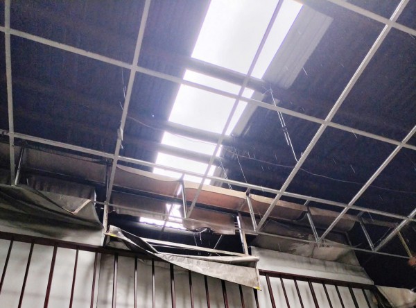 Đà Nẵng: Sét đánh xuyên mái tôn, nhiều tài sản trong nhà bị thiêu rụi Đà Nẵng: Sét đánh xuyên mái tôn, nhiều tài sản trong nhà bị thiêu rụi
