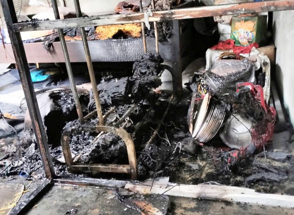Đà Nẵng: Sét đánh xuyên mái tôn, nhiều tài sản trong nhà bị thiêu rụi Đà Nẵng: Sét đánh xuyên mái tôn, nhiều tài sản trong nhà bị thiêu rụi