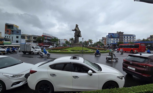 Đà Nẵng: Tài xế 'xí chỗ' đưa xe lên cầu tránh ngập, tiềm ẩn nguy cơ tai nạn Đà Nẵng: Tài xế 'xí chỗ' đưa xe lên cầu tránh ngập, tiềm ẩn nguy cơ tai nạn