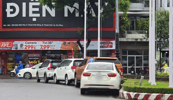 Đà Nẵng: Tài xế 'xí chỗ' đưa xe lên cầu tránh ngập, tiềm ẩn nguy cơ tai nạn Đà Nẵng: Tài xế 'xí chỗ' đưa xe lên cầu tránh ngập, tiềm ẩn nguy cơ tai nạn