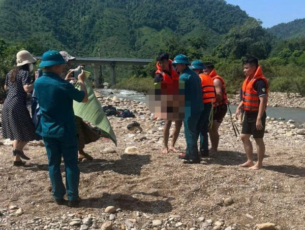 Đà Nẵng: Tắm suối Vũng Bọt lúc sáng sớm, 2 sinh viên đuối nước tử vong Đà Nẵng: Tắm suối Vũng Bọt lúc sáng sớm, 2 sinh viên đuối nước tử vong