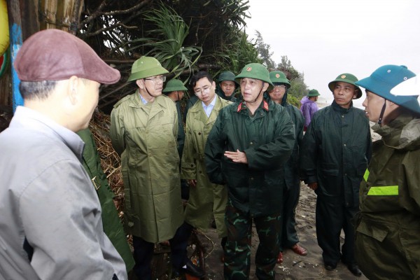 Đà Nẵng: Trắng đêm khắc phục sạt lở bờ biển Hội An Đà Nẵng: Trắng đêm khắc phục sạt lở bờ biển Hội An