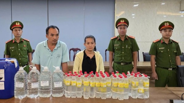 Đà Nẵng: Triệt phá cơ sở sản xuất giấm giả bằng axit quy mô lớn Đà Nẵng: Triệt phá cơ sở sản xuất giấm giả bằng axit quy mô lớn