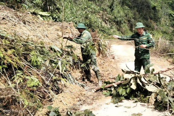 Đà Nẵng: Xác định danh tính 3 người nghi bị vùi lấp sau vụ sạt lở núi Đà Nẵng: Xác định danh tính 3 người nghi bị vùi lấp sau vụ sạt lở núi