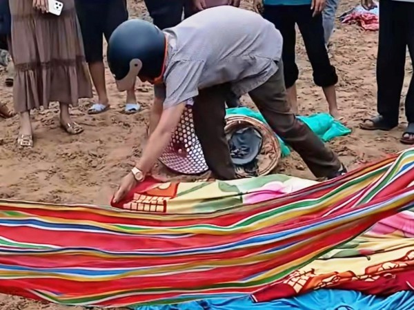 Đà Nẵng: Đang làm ruộng gặp mưa giông, người phụ nữ bị sét đánh tử vong