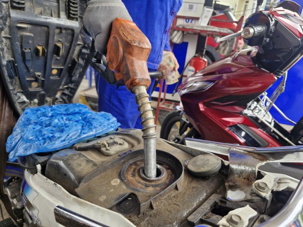 Đà Nẵng đề nghị siết chặt cửa khẩu, ngăn xăng dầu 'chảy' lậu ra nước ngoài