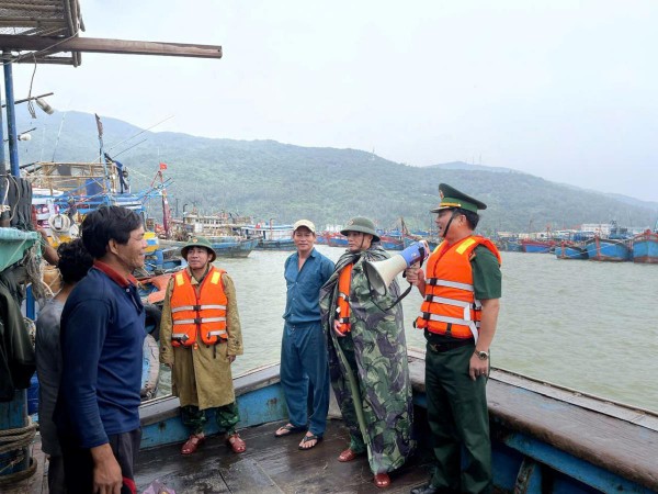 Đà Nẵng quản lý tàu thuyền ra khơi trước bão Toraji