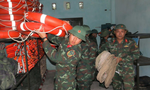Đà Nẵng siết chặt phòng tuyến, lực lượng vũ trang sẵn sàng ứng phó mưa bão Đà Nẵng siết chặt phòng tuyến, lực lượng vũ trang sẵn sàng ứng phó mưa bão