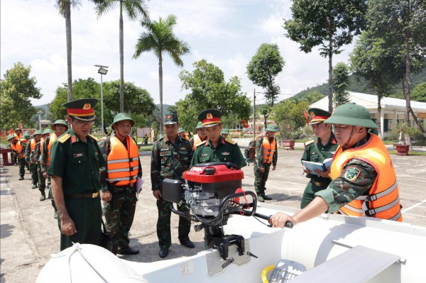 Đà Nẵng siết chặt phòng tuyến, lực lượng vũ trang sẵn sàng ứng phó mưa bão Đà Nẵng siết chặt phòng tuyến, lực lượng vũ trang sẵn sàng ứng phó mưa bão